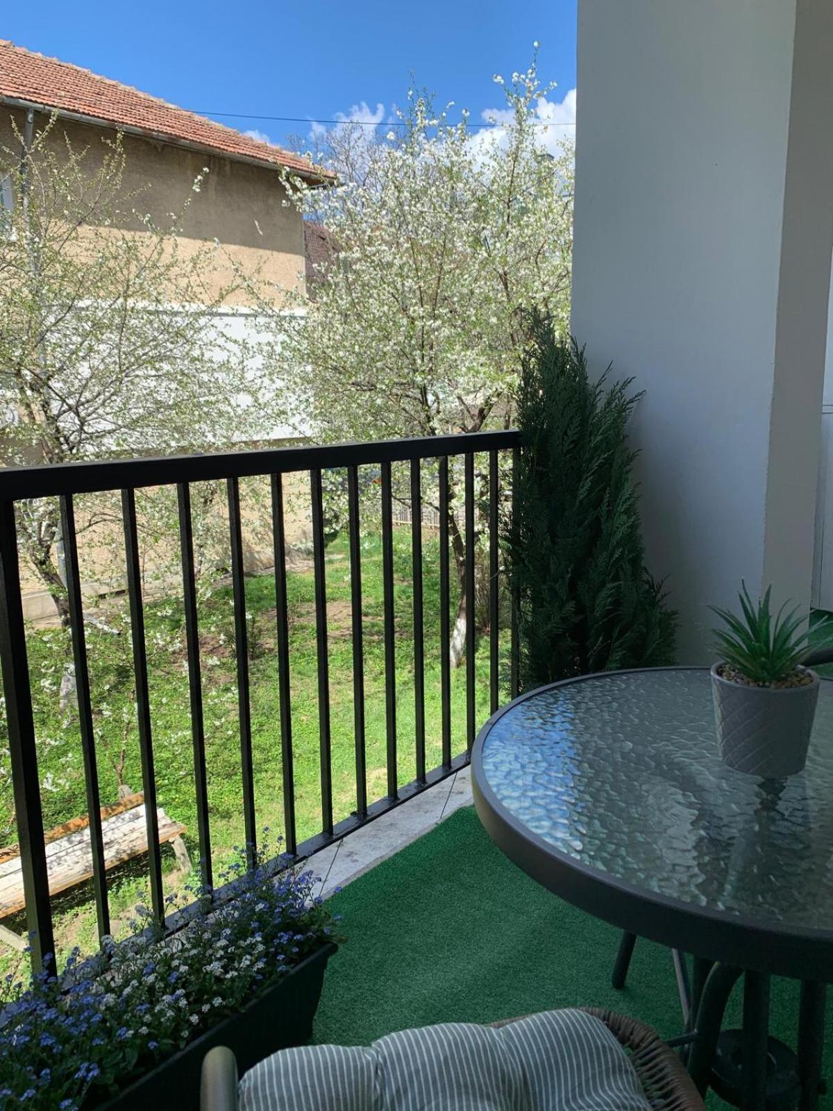Rose Apartment Piatra Neamt Exterior photo