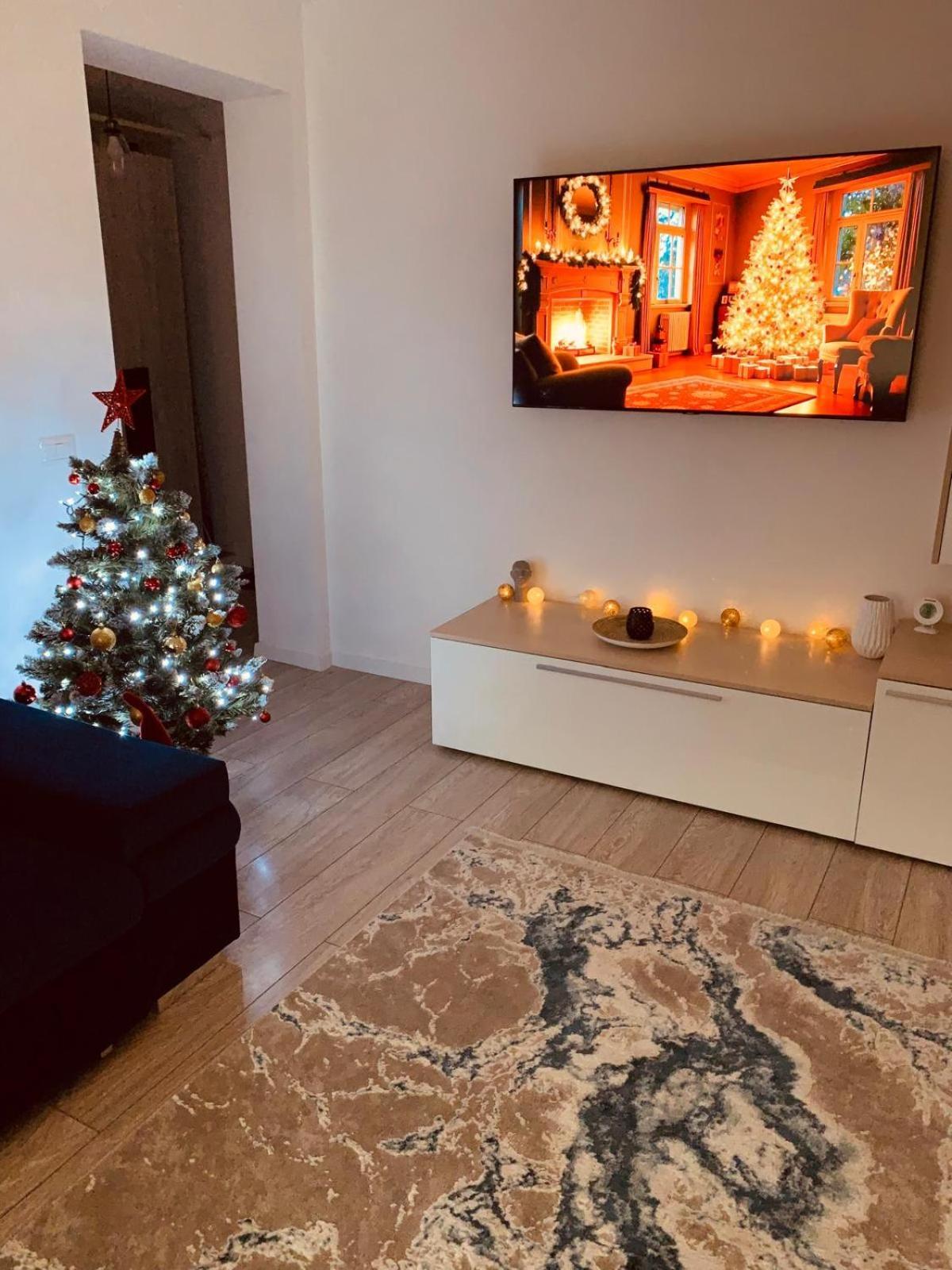 Rose Apartment Piatra Neamt Exterior photo